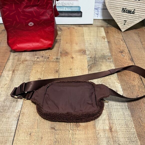 Lululemon Athletica Everywhere Belt Bag Large Fleece In Brown & Gold LU9BDUS - Picture 2 of 16